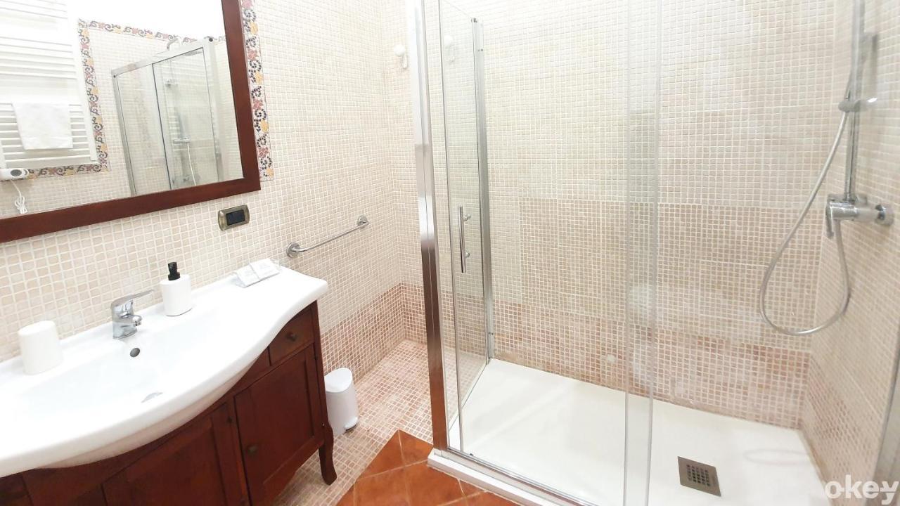 Dimora Donna Vittoria - Bari Vecchia Apartment Luaran gambar